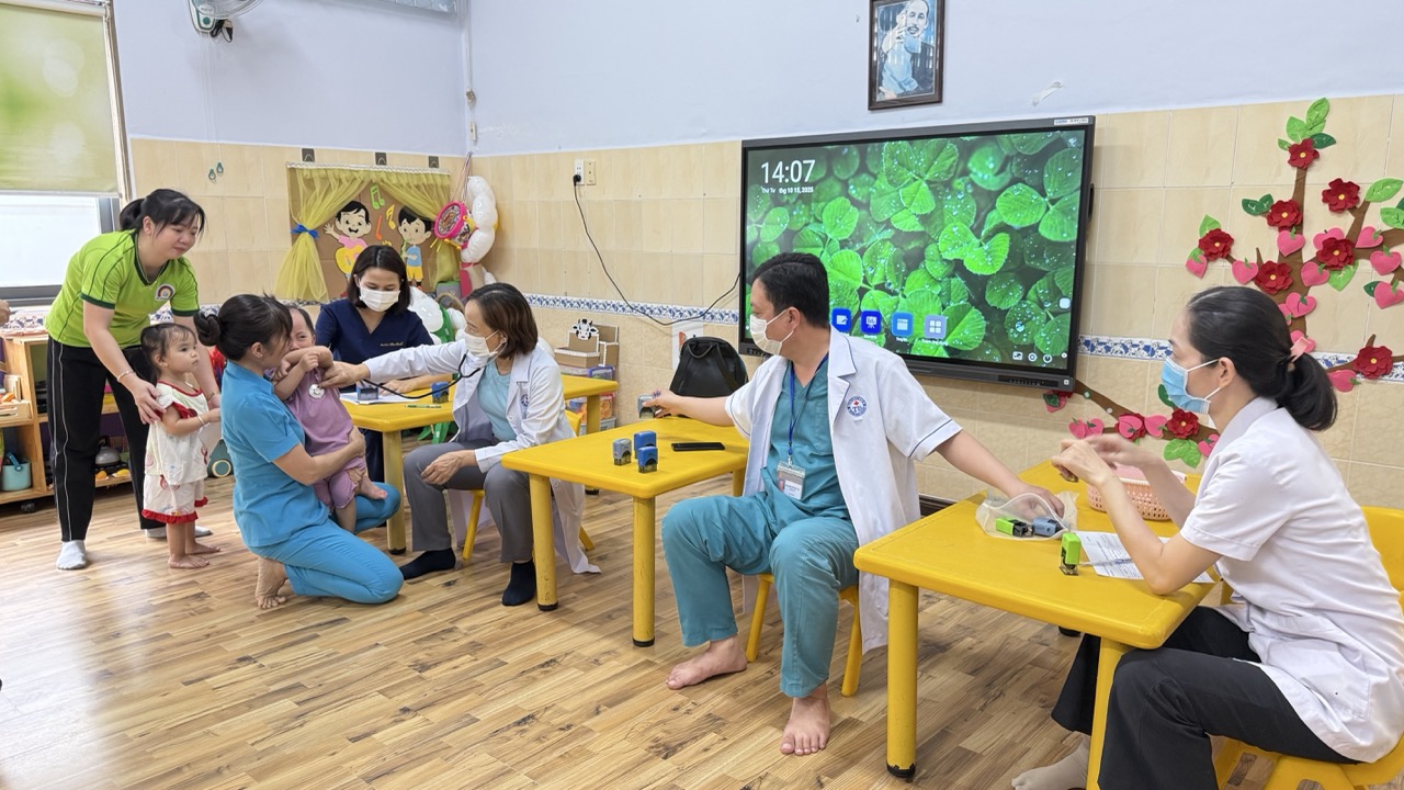 MN Hạnh Phúc tổ chức khám sức khỏe định kỳ