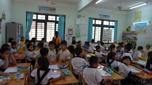 Các bé lớp Lá trường mầm non Hạnh Phúc tham quan và giao lưu cùng các anh chị lớp một trường tiểu học Đỗ Tấn Phong